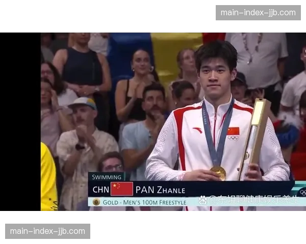 世界游泳锦标赛：潘展乐打破男子100米自由泳世界纪录